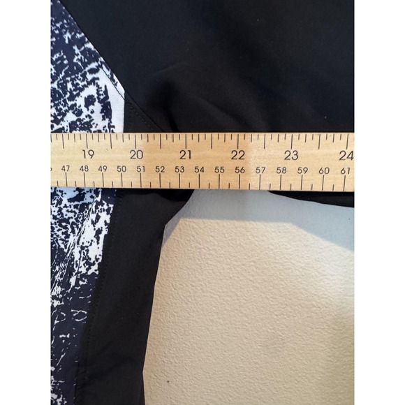 Under Armour Jacket Mens Medium Black Hooded Running Colorblock Windbreaker - Picture 3 of 8